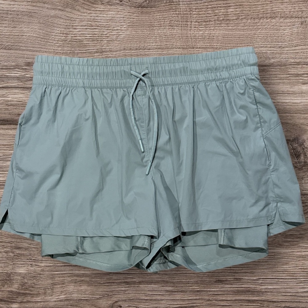 Spyder Active Women's 4 Way Stretch Shorts True Sage Large - Picture 2 of 9
